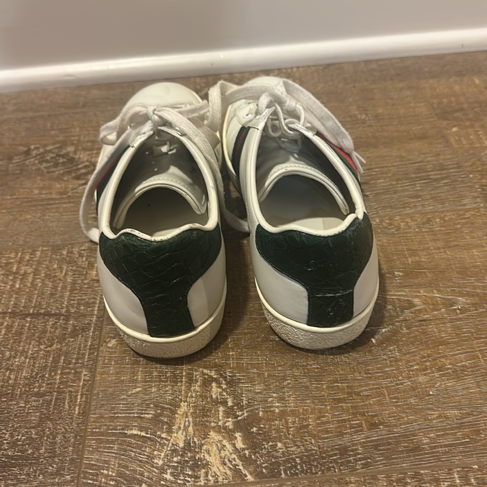 Gucci White Sneakers with Red and Green Accents - Picture 3 of 5